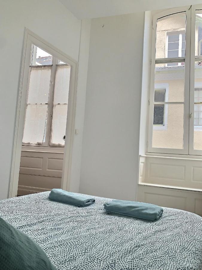 Wonderhost, Superbes Volumes Et Charme De L'Ancien Daire Pau Dış mekan fotoğraf