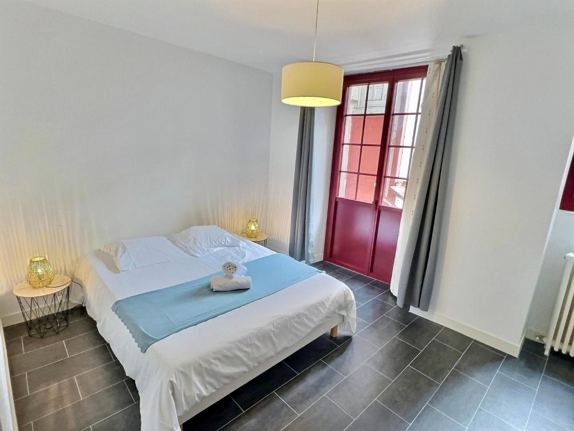 Wonderhost, Superbes Volumes Et Charme De L'Ancien Daire Pau Dış mekan fotoğraf